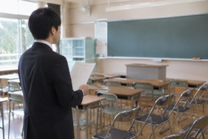 研究授業 緊張対策 授業前に深呼吸する教師